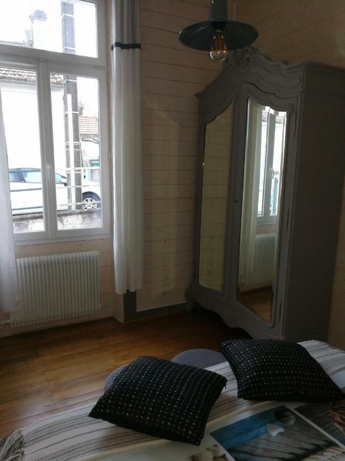 Ruelle-sur-TouvreComme Chez Vousアパートメント エクステリア 写真
